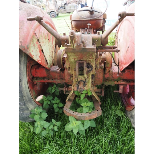 279 - Nuffield DM4 tractor, parts