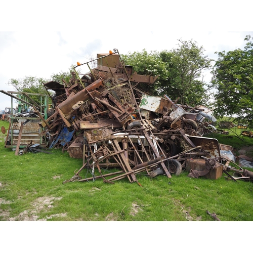 288 - Large pile of scrap iron