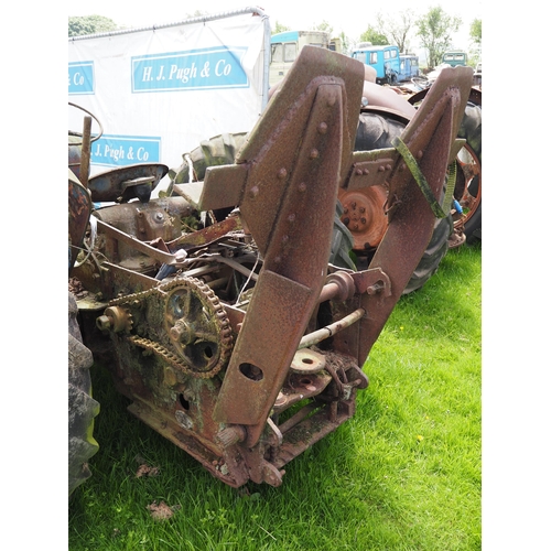 324 - Fordson Major tractor with loader brackets and winch