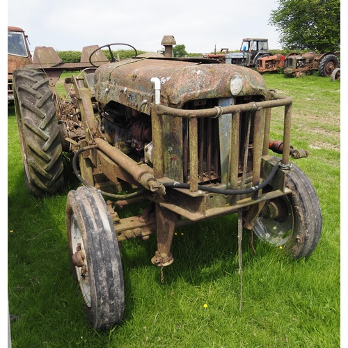 324 - Fordson Major tractor with loader brackets and winch