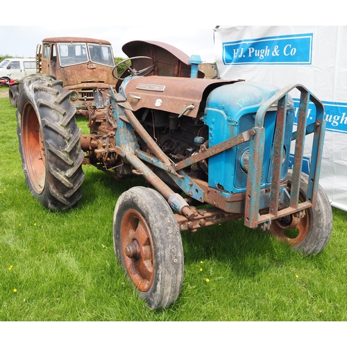 325 - Fordson Super Major tractor with loader brackets