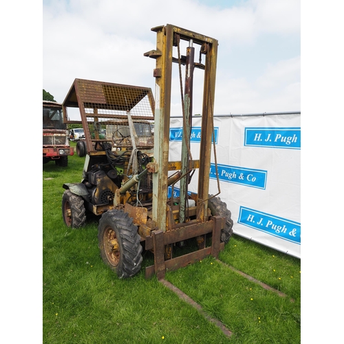 329 - Fork lift with Petter engine. Runs