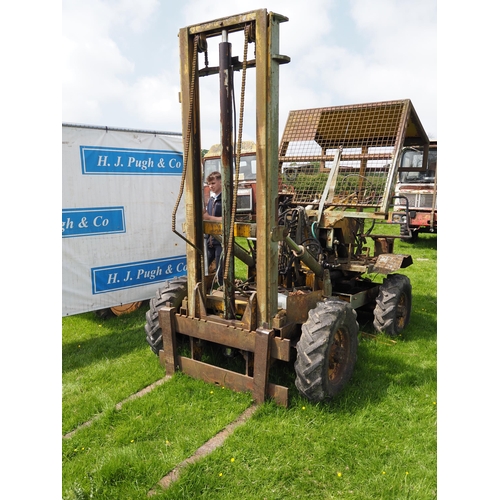 329 - Fork lift with Petter engine. Runs