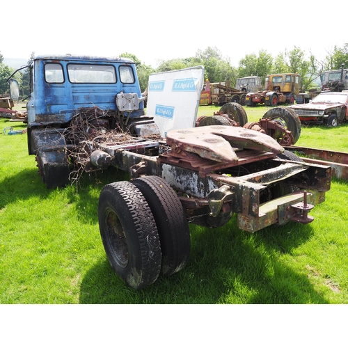 334 - Ford D1010 chassis cab. Reg. TOG 575N