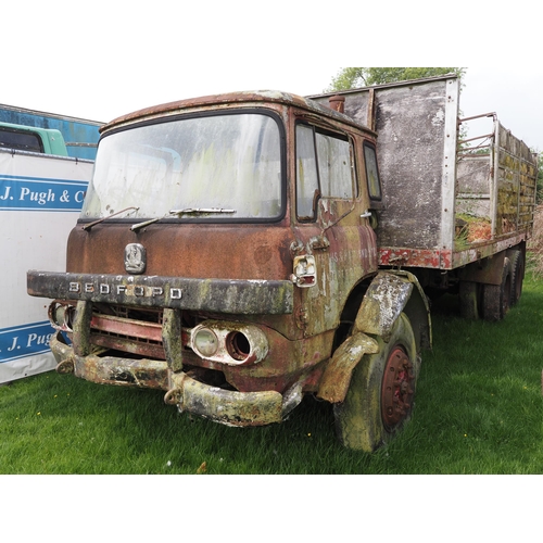 92 - Bedford KM 6 wheel lorry, trailing rear axle, 6 cylinder engine