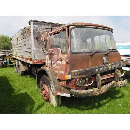 92 - Bedford KM 6 wheel lorry, trailing rear axle, 6 cylinder engine