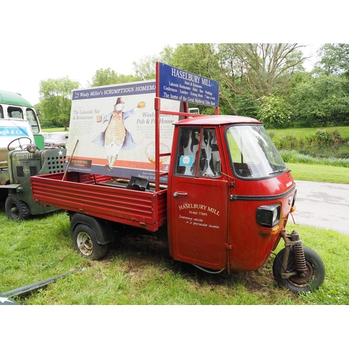 182 - Piaggio 3 wheel Vespacar. Running when stored. Showing 9412 miles. Reg. UTT 274X. Key in office