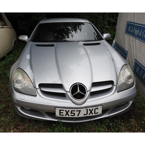 185 - Mercedes SLK 280 convertible car. 2007. 2997cc. Petrol. Runs and drives. Needs battery. 
Running whe... 