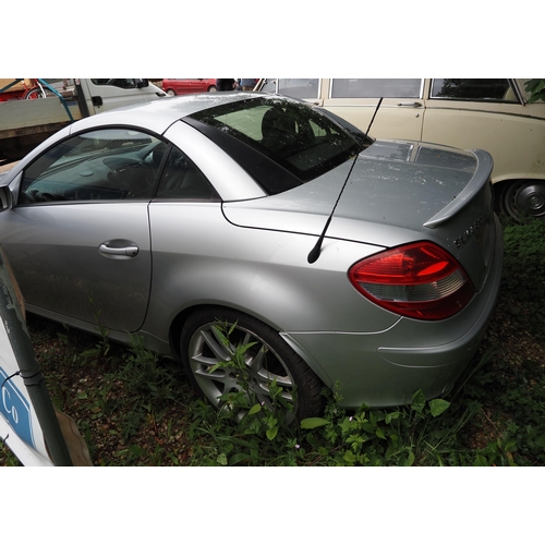 185 - Mercedes SLK 280 convertible car. 2007. 2997cc. Petrol. Runs and drives. Needs battery. 
Running whe... 