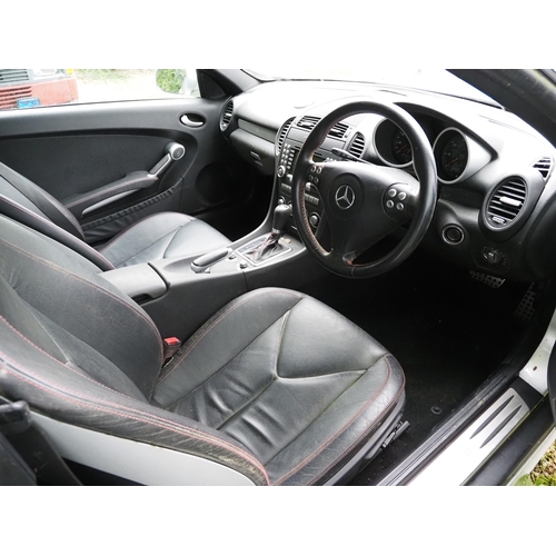 185 - Mercedes SLK 280 convertible car. 2007. 2997cc. Petrol. Runs and drives. Needs battery. 
Running whe... 