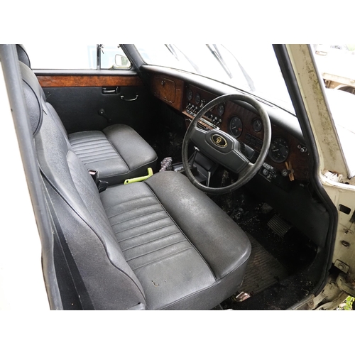 186 - Daimler Lincolnshire car. 1990. 4235cc. Petrol 
Running when stored. Fitted with convertible rear ro... 