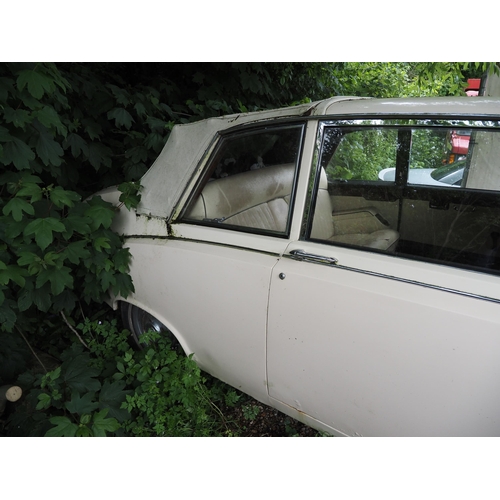 186 - Daimler Lincolnshire car. 1990. 4235cc. Petrol 
Running when stored. Fitted with convertible rear ro... 