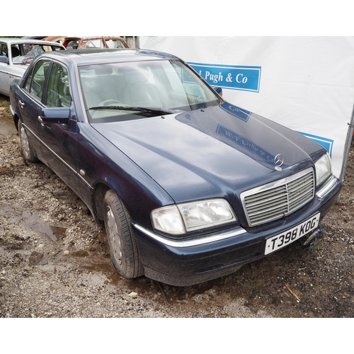 163 - Mercedes C180 Elegance saloon car. 1999. 1799cc. Petrol
Fitted with automatic gearbox. Reg T398 KOG.... 