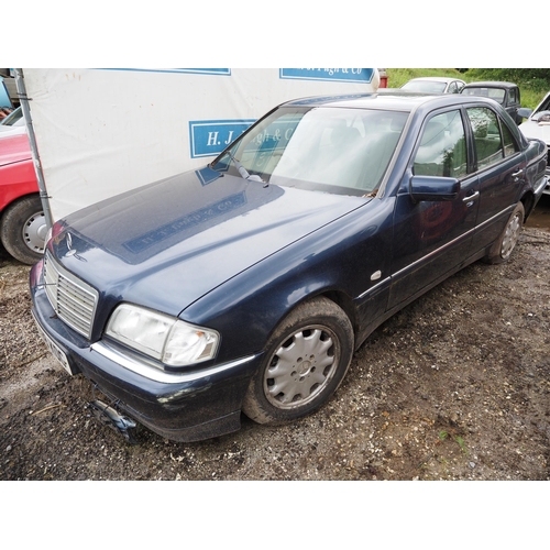 163 - Mercedes C180 Elegance saloon car. 1999. 1799cc. Petrol
Fitted with automatic gearbox. Reg T398 KOG.... 