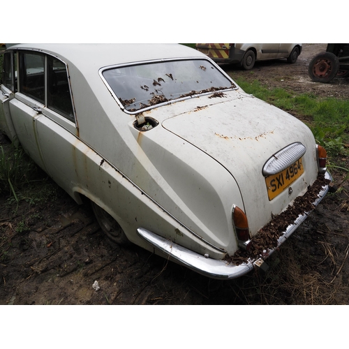 172 - Daimler Limousine. 1979. 4235cc. Petrol
In need of restoration. Showing 70,986 Miles. Reg SXI 4964. ... 