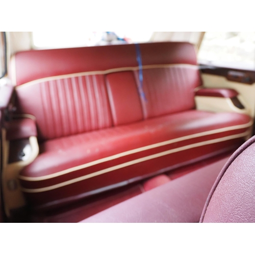 187 - Daimler Limousine. 1990. Petrol.
Running when stored. Fitted with red leather interior. Showing 73,2... 