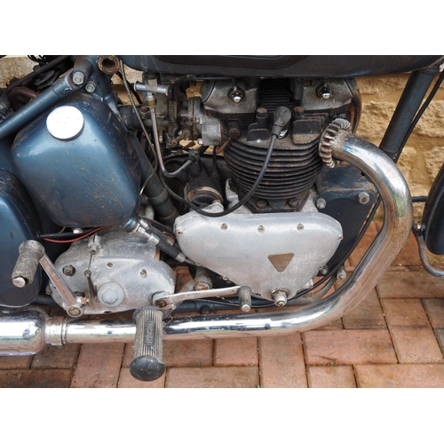 28 - Triumph 6T Thunderbird motorcycle. 1954
Engine no. 6T 54997
Frame no. 54997
Good Compression
Reg PGX... 