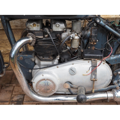 28 - Triumph 6T Thunderbird motorcycle. 1954
Engine no. 6T 54997
Frame no. 54997
Good Compression
Reg PGX... 