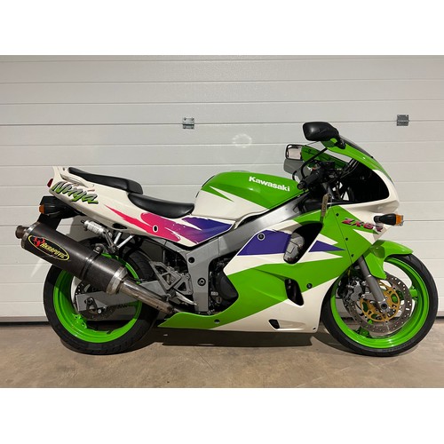 1075 - Kawasaki ZX6R motorcycle. 1995. Good clean original bike, runs and rides. Invoices and spare key.
Re... 