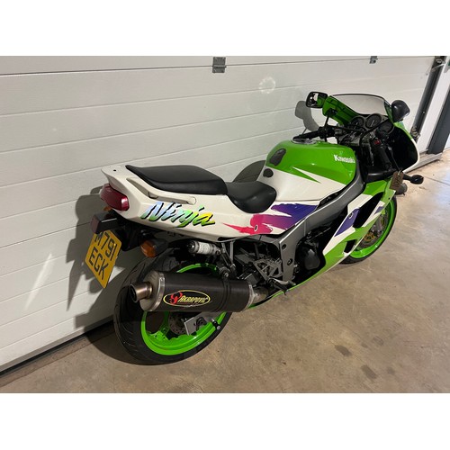 1075 - Kawasaki ZX6R motorcycle. 1995. Good clean original bike, runs and rides. Invoices and spare key.
Re... 