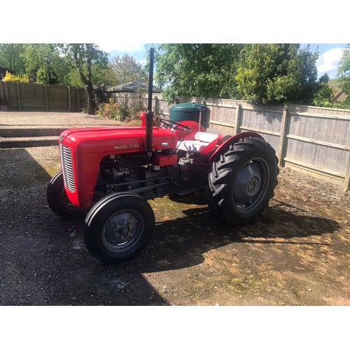 199 - Massey Ferguson 35 tractor. Manufactured in 1960.
3 cylinder diesel,
Reg 3082 WX. V5 document, manua... 