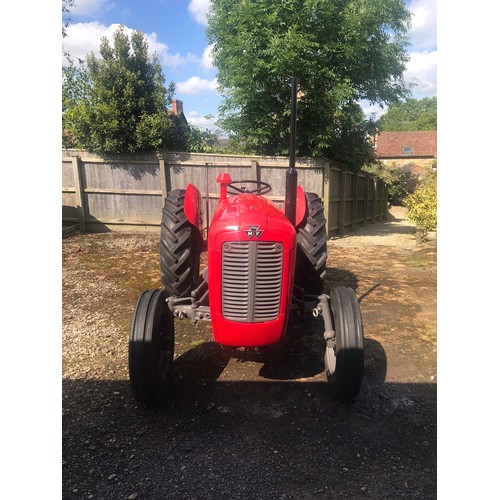 199 - Massey Ferguson 35 tractor. Manufactured in 1960.
3 cylinder diesel,
Reg 3082 WX. V5 document, manua... 