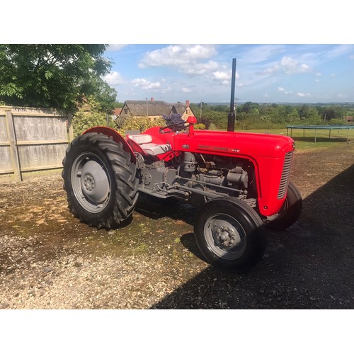 199 - Massey Ferguson 35 tractor. Manufactured in 1960.
3 cylinder diesel,
Reg 3082 WX. V5 document, manua... 