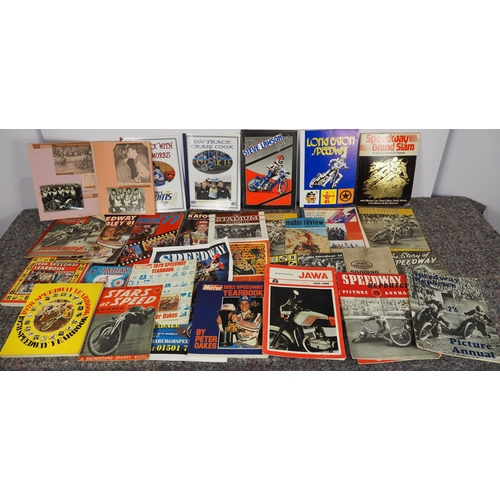 611 - Assorted speedway publications to include speedway year books, annuals and magazines