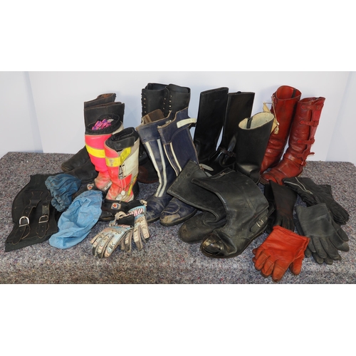 413 - Quantity of speedway race boots and gloves