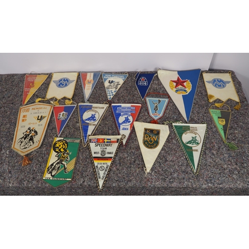 431 - 17 European speedway pennants to include French, Czech, etc.