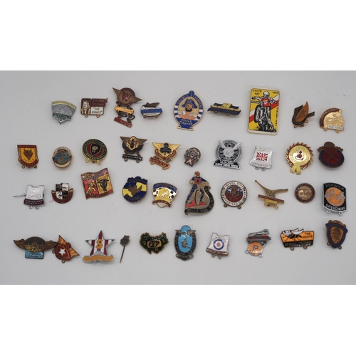 463 - 39 Speedway badges to include the Newport Wasps, the Berwick Bandits, the Edinburgh Monarchs, the Po... 