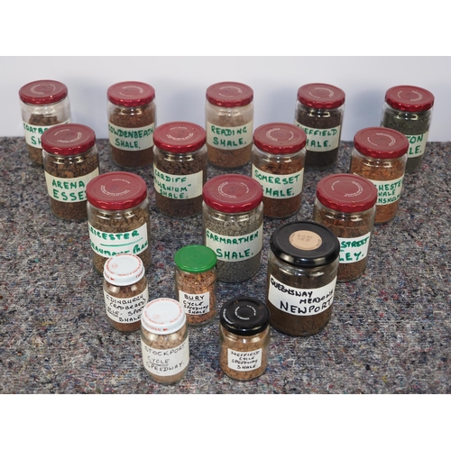 472 - 17 Jars of assorted British speedway track to include Sheffield, Reading, Somerset, etc.