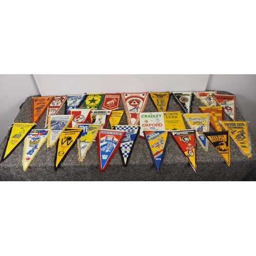 578 - 28 Speedway pennants to include the King's Lynn Stars, Berwick Bandits, the Middlesbrough Tigers, et... 