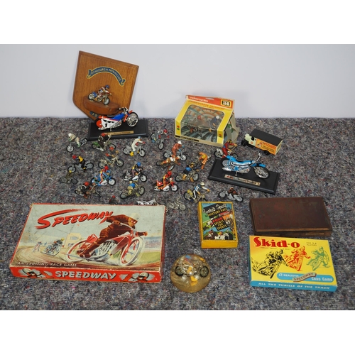 586 - Speedway model figures and speedway games