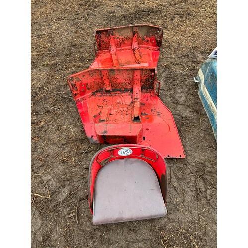 165A - Massey Ferguson mudguards and seat