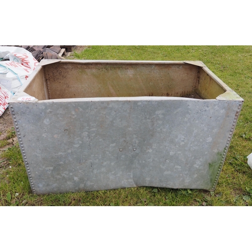 546 - Riveted galvanised tank 5 x 3ft A/F