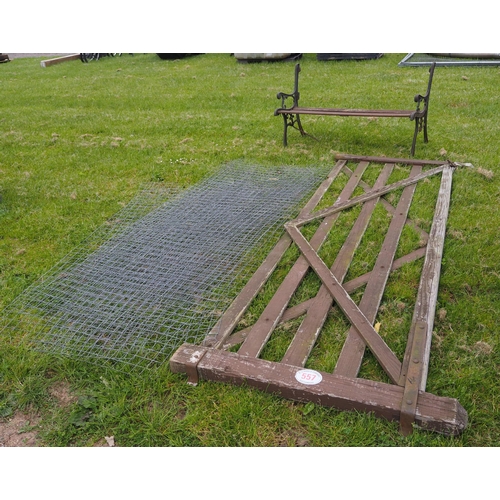 557 - Wooden gate 9ft, mesh sheets and bench