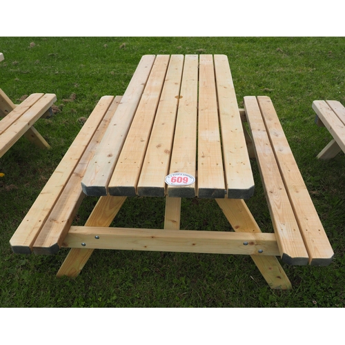 609 - Picnic bench 5ft