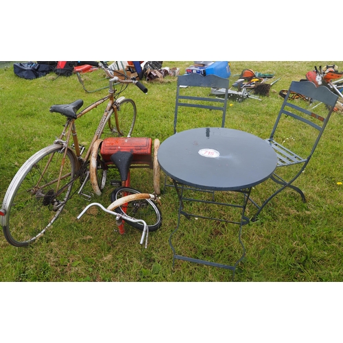715 - Garden table, chairs and bikes