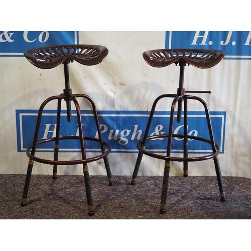 2095 - Tractor seat stools - 2