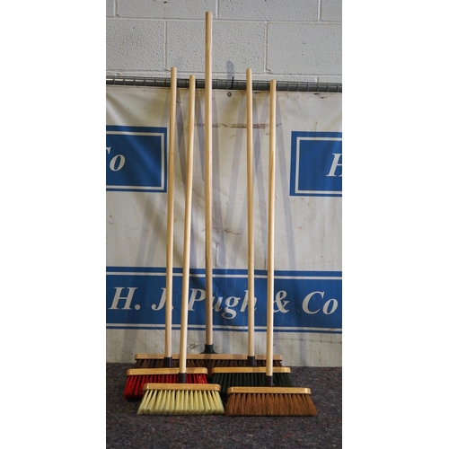 2115 - Assorted brooms - 5