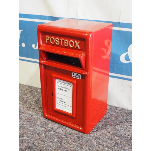 2129 - Postbox complete with 2 keys 17