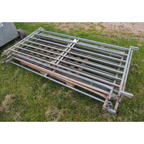 1343 - Galvanised hurdles 6ft - 7