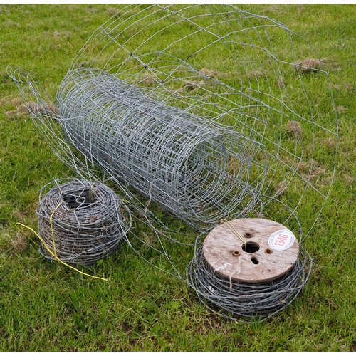1346 - Barbed wire rolls and pig fencing
