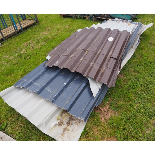 1372 - Mixed roofing sheets