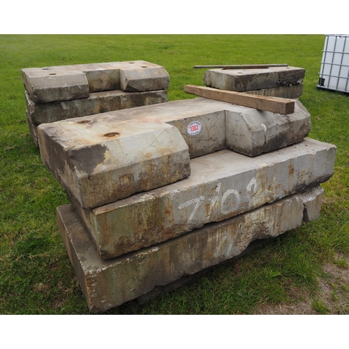 1382 - Pallets of concrete weights - 3