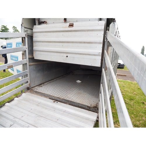 1508 - Graham Edwards 12ft tri axle livestock trailer