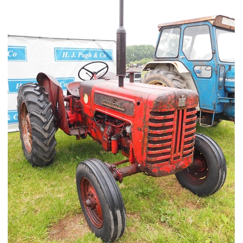 1538 - International B275 tractor. V5 in office