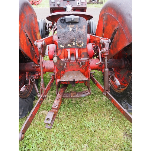 1538 - International B275 tractor. V5 in office