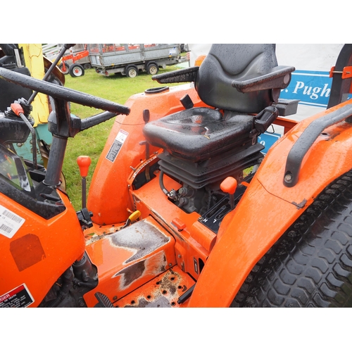 1545 - Kubota L3200 tractor with roll bar and loader bucket. Showing 2373 hours. Reg. VX08 HLJ. V5 and key ... 